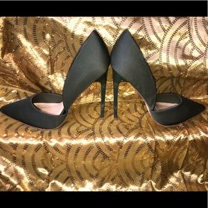 Hey Amandalyn! She’s in the color Olive.